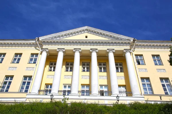 Estonya Nın Tallinn Kentindeki Tarihi Bina Güzel Bir Günde Sarı — Stok fotoğraf