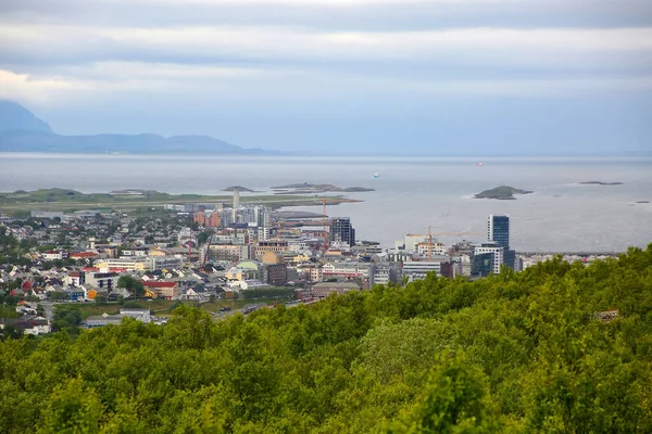Pohled Město Bodo Norsko Domy Popředí Moře Hory Pozadí Skandinávie — Stock fotografie