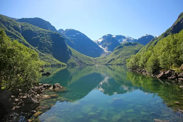Bondhussjö Med Vacker Natur Reflektioner Vattnet Sjön Nås Längs Fjällvandringen — Stockfoto
