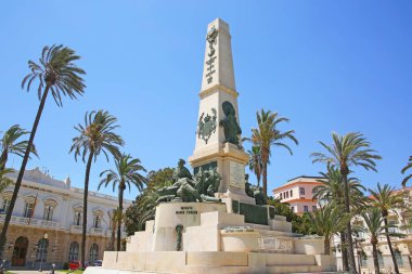 İspanya 'nın başkenti Cartagena, Murcia' da bulunan İspanyol-Amerikan Savaşı 'nda ölen İspanyolların anısına dikilen Cavite ve Santiago de Cuba kahramanları anıtı..