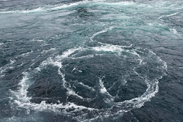 索尔特鲁门 梅斯特罗姆 Saltstraumen Maelstrom 据说是世界上最强大的潮流 有漩涡或漩涡 挪威诺得兰县博多 — 图库照片