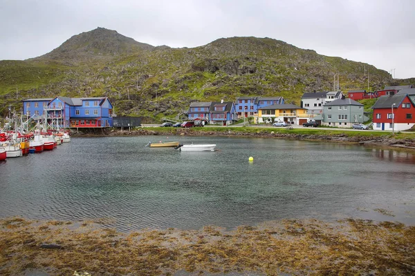 Hermoso Pueblo Pesquero Kamoyvaer Que Encuentra Largo Del Kamoyfjorden Lado — Foto de Stock