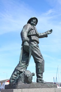 Danimarkalı balıkçı ve deniz kurtarma işçisi Skagen Limanı, Danimarka 'yı temsil eden heykel.