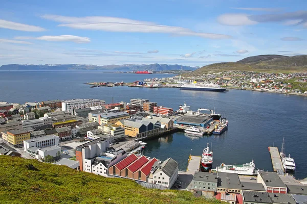 Město Hammerfest Centrem Oblasti Přístav Výletní Lodě Hory Pozadí Hammerfest — Stock fotografie