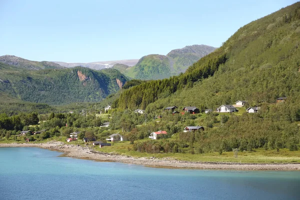 美丽的峡湾 村庄和内部通道的风景 位于挪威Bodo和Hammerfest之间的Andfjorden和Vestfjorden — 图库照片