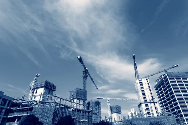 Under construction in the skyscrapers — Stock Photo, Image