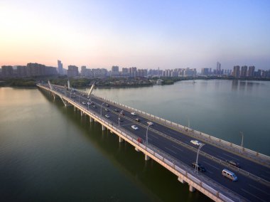 Akşam kentsel mimari, köprü