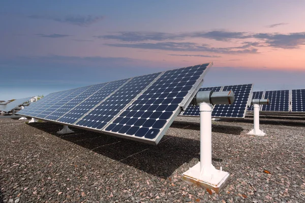 Yeni enerji güneş panelleri — Stok fotoğraf
