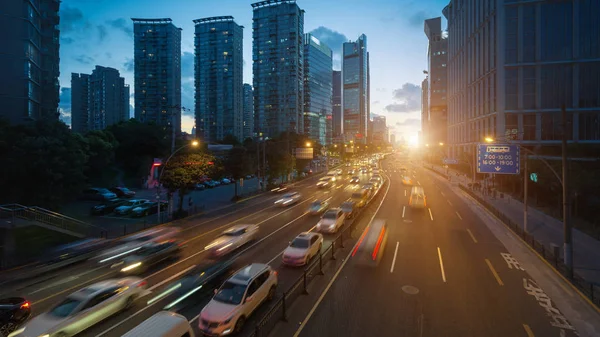 Shanghai, Čína, městské silniční provoz — Stock fotografie