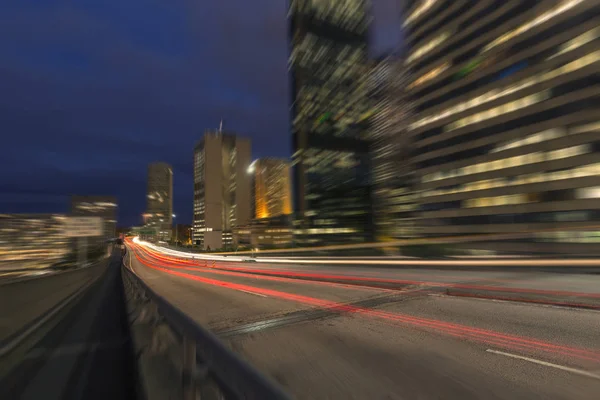 Suddig stadstrafik road — Stockfoto