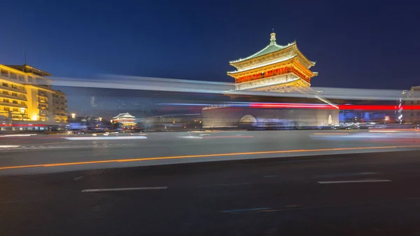 Xi'an město budova v noci — Stock fotografie