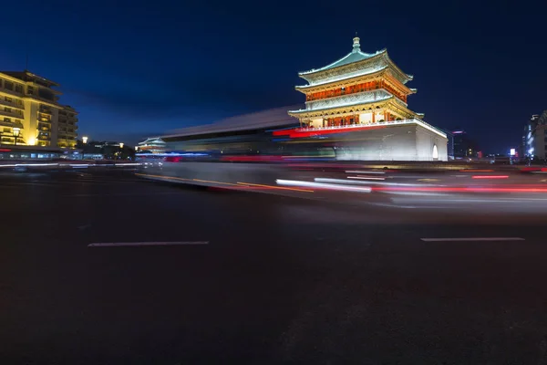 Xi'an město budova v noci — Stock fotografie