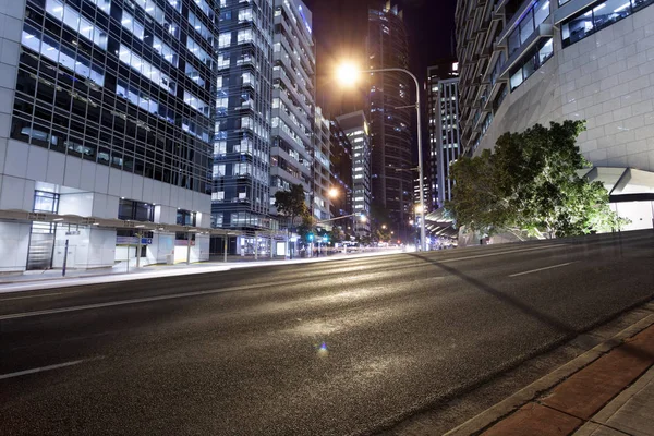 Městský provoz v noci Brisbane — Stock fotografie