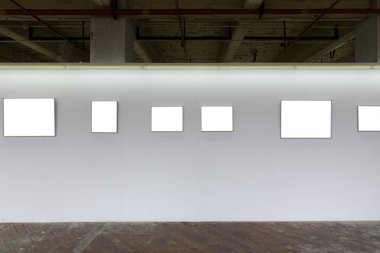 İç mekan sergi duvarı.