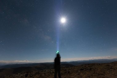 Şafaktan önce yıldızlı gökyüzü