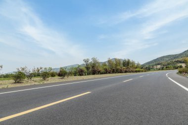 Modern kırsal yol. seyahat