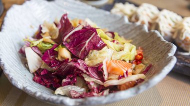 Somon salatası, yakın çekim.