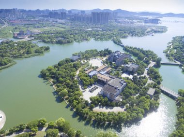 Şehir waterfront binanın havadan görünümü