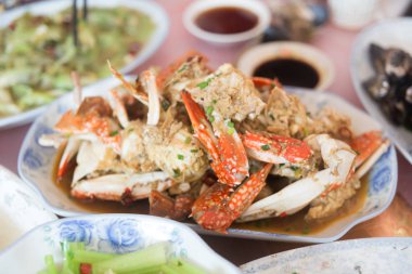 Kızarmış yengeçler, yaklaşın.