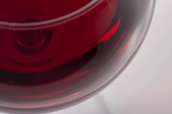 Czerwone wino w szklance, widok z górnego rogu. — Zdjęcie stockowe