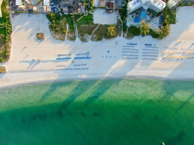 St Pete plajı ve tatil beldeleri havadan görünüyor.