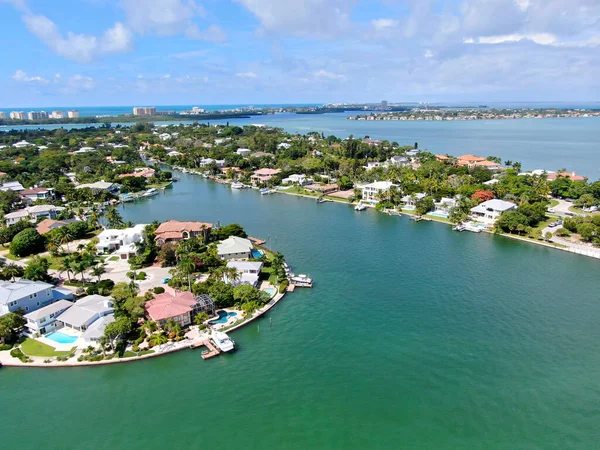 Aerial view of Bay Island neighborhood and luxury villas — Stock Photo, Image