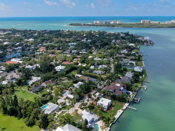 Vista aérea del barrio de Bay Island y villas de lujo — Foto de Stock
