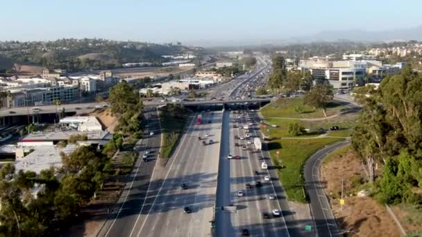 Flygfoto över motorvägen San Diego — Stockvideo