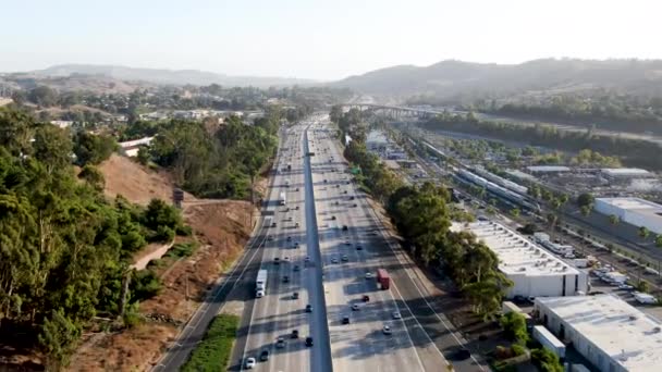 Flygfoto över motorvägen San Diego — Stockvideo