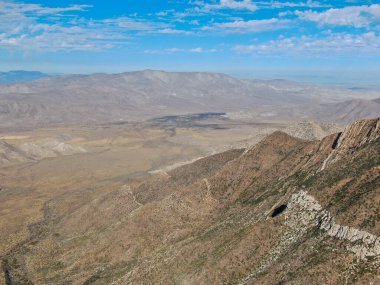 Kurak sonbahar sezonunda Laguna Dağları, Kaliforniya