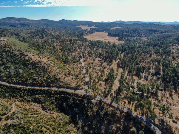 Μικρός ασφαλτοστρωμένος δρόμος στα βουνά Λαγκούνα, Νότια Καλιφόρνια — Φωτογραφία Αρχείου
