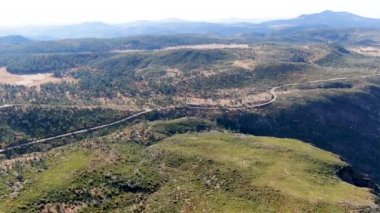 Laguna Dağları, Güney Kaliforniya 'da küçük asfalt yol