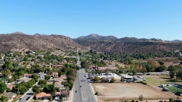 Αεροφωτογραφία της μικρής πόλης Poway στο προάστιο του San Diego County — Αρχείο Βίντεο