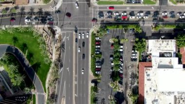 Arizona 'daki Scottsdale çöl şehrinin hava manzarası eyalet başkenti Phoenix' in doğusunda. 