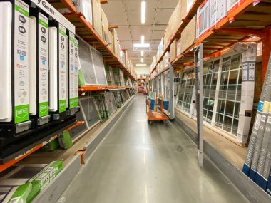 The Home Depot nalbur dükkanındaki koridor, San Diego, Usa
