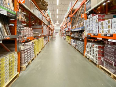 The Home Depot nalbur dükkanındaki koridor, San Diego, Usa