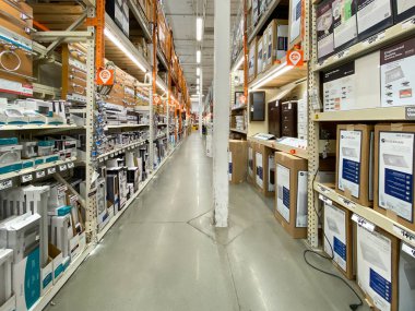 The Home Depot nalbur dükkanındaki koridor, San Diego, Usa