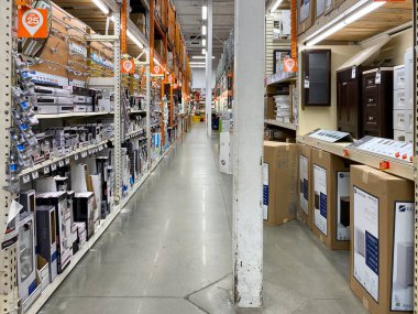 The Home Depot nalbur dükkanındaki koridor, San Diego, Usa