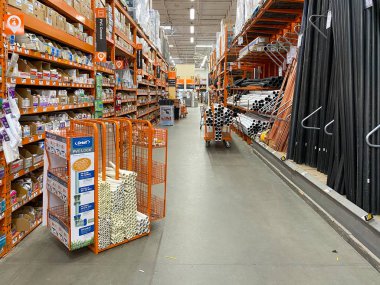The Home Depot nalbur dükkanındaki koridor, San Diego, Usa