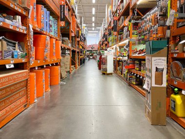 The Home Depot nalbur dükkanındaki koridor, San Diego, Usa