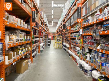 The Home Depot nalbur dükkanındaki koridor, San Diego, Usa