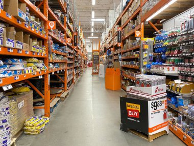 The Home Depot nalbur dükkanındaki koridor, San Diego, Usa