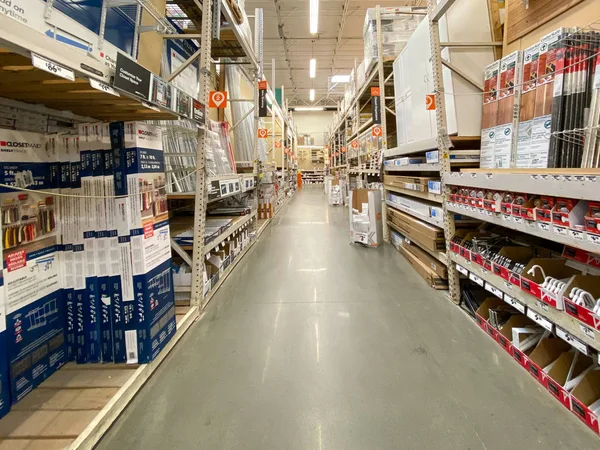 Aisle at The Home Depot hardware store, San Diego, USA — Stock Photo, Image