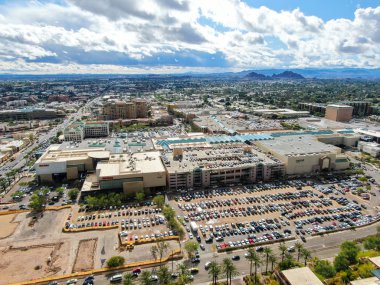 Scottsdale, Arizona 'daki mega alışveriş merkezinin havadan görüntüsü.. 