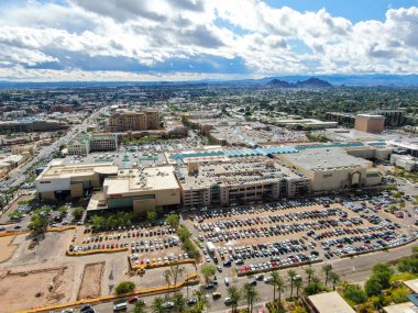 Scottsdale, Arizona 'daki mega alışveriş merkezinin havadan görüntüsü.. 