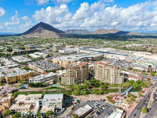 Aerial view of mega shopping mall in Scottsdale, Arizona east of state capital Phoenix. — Stock Photo, Image