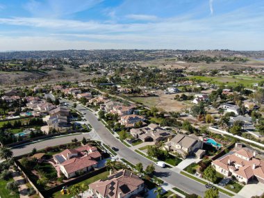 Lüks konutların modern apartman manzarası.
