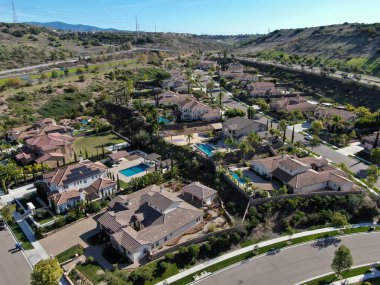 Lüks konutların modern apartman manzarası.