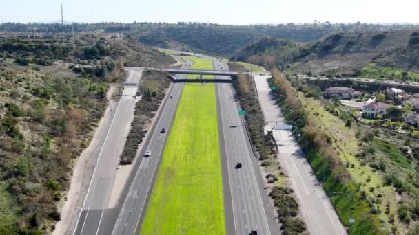 Letecký pohled na dálnici v Chula Vista. Kalifornie, USA. — Stock video