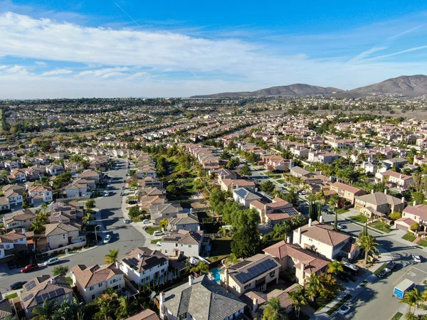 Aerial view of upper middle class neighborhood with identical residential subdivision house — Stock Photo, Image